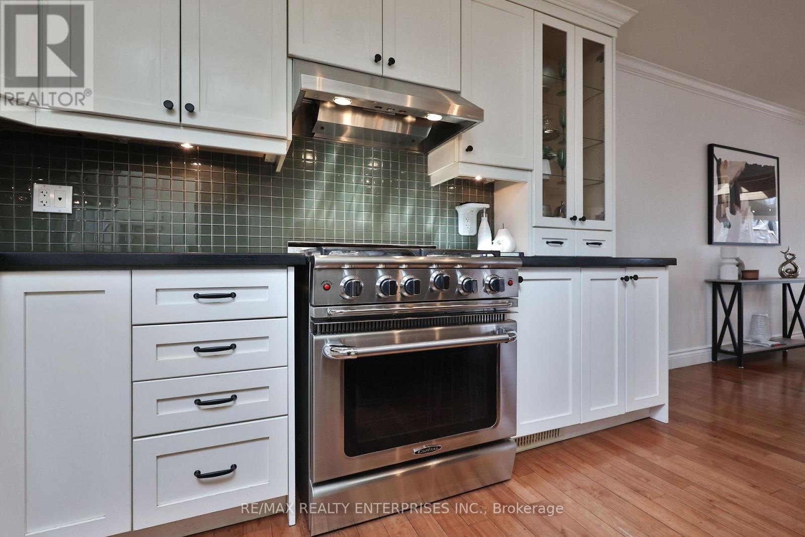 1439 Larchview Trail, Mississauga, ON - Indoor Photo Showing Kitchen