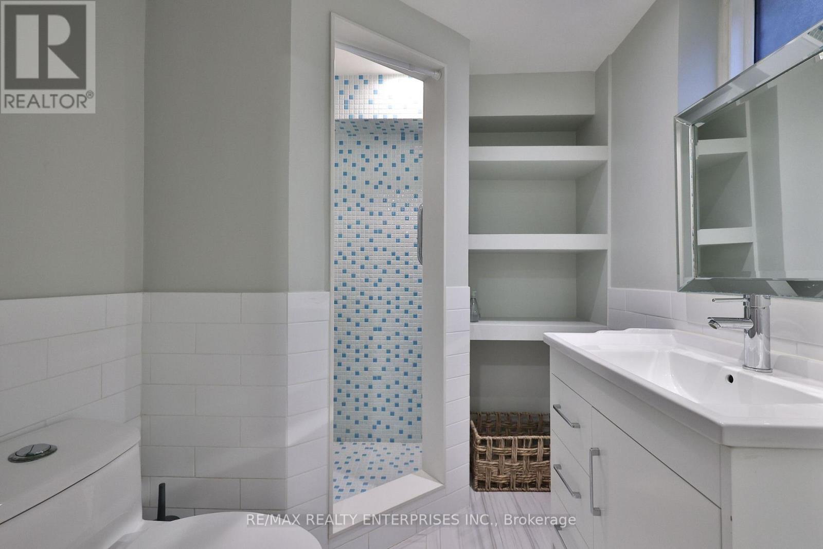 1439 Larchview Trail, Mississauga, ON - Indoor Photo Showing Bathroom