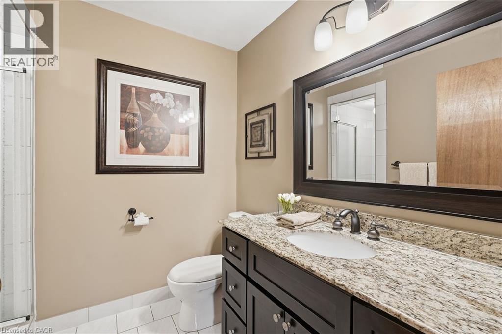 783 Stone Church Road E, Hamilton, ON - Indoor Photo Showing Bathroom