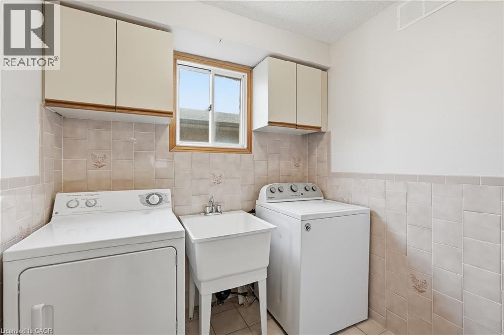 783 Stone Church Road E, Hamilton, ON - Indoor Photo Showing Laundry Room