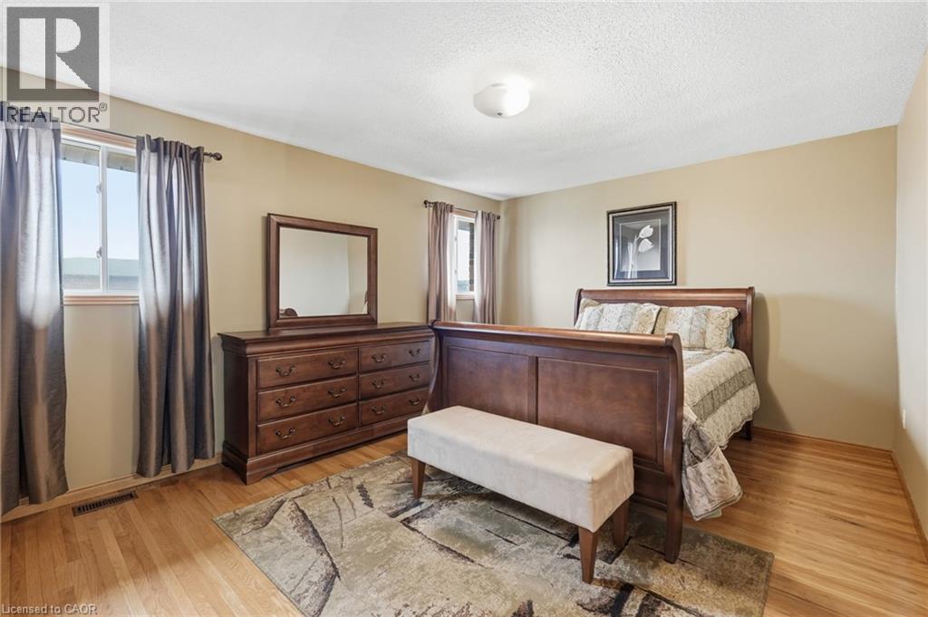 783 Stone Church Road E, Hamilton, ON - Indoor Photo Showing Bedroom
