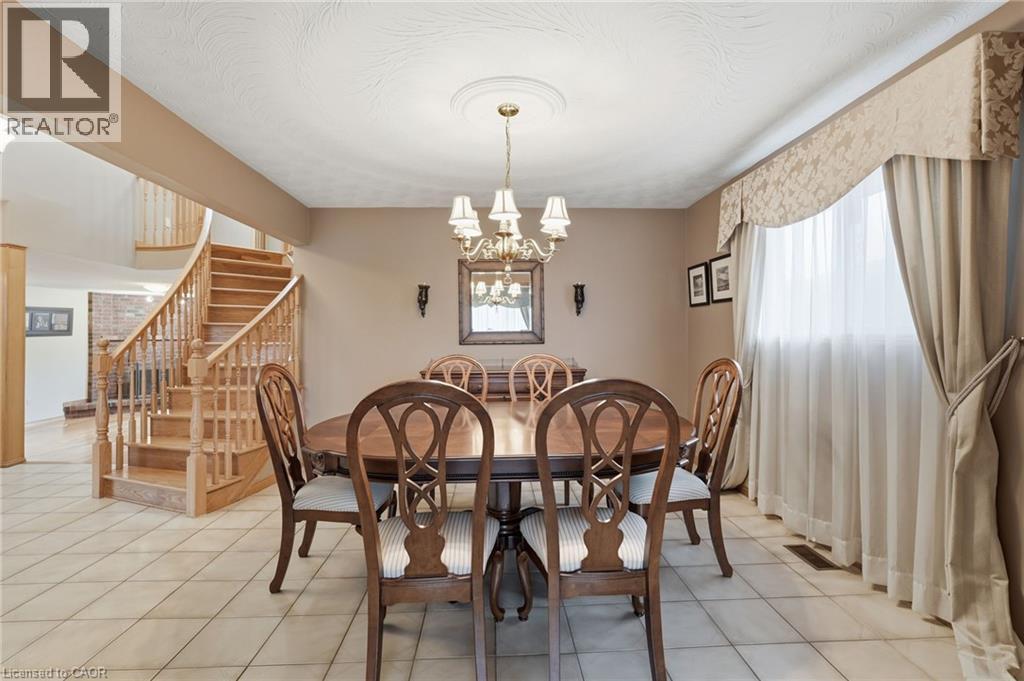 783 Stone Church Road E, Hamilton, ON - Indoor Photo Showing Dining Room