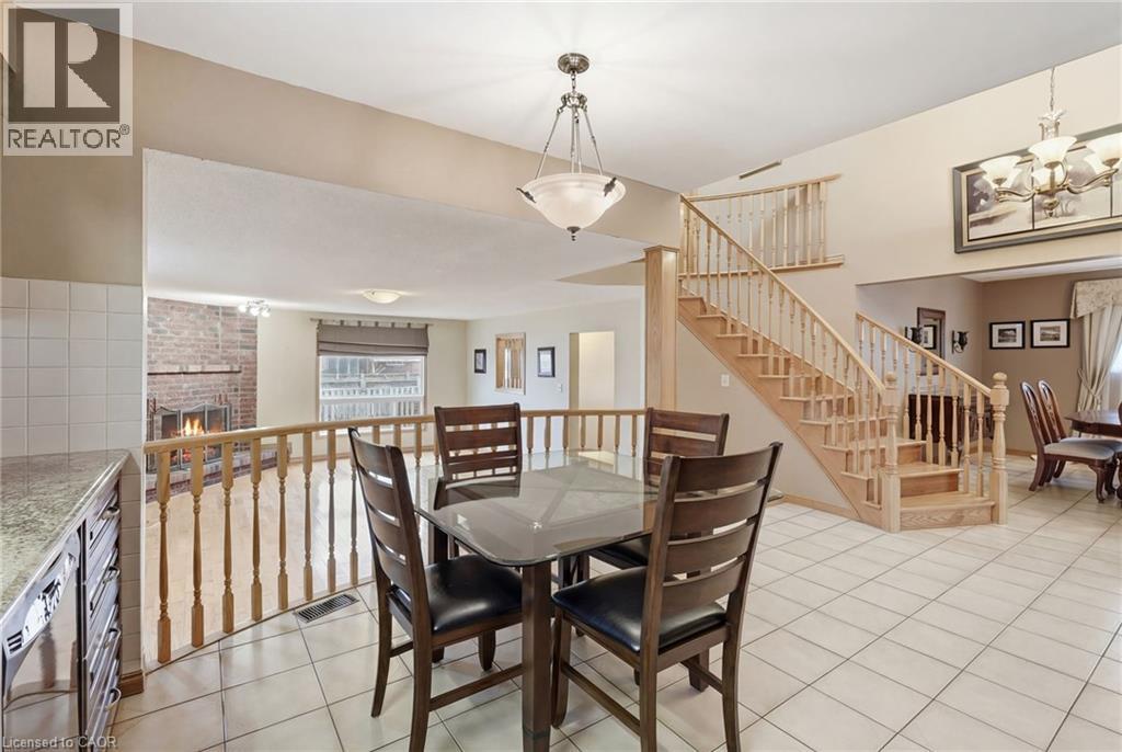 783 Stone Church Road E, Hamilton, ON - Indoor Photo Showing Dining Room