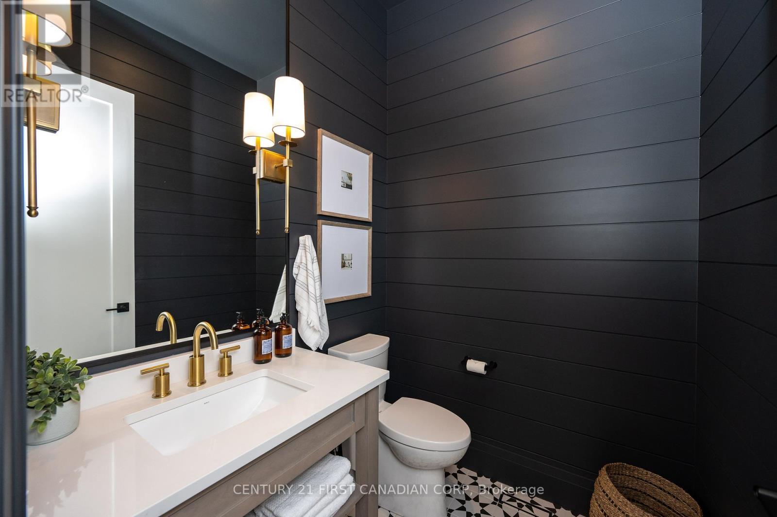 862 White Pine Street, London North (North S), ON - Indoor Photo Showing Bathroom