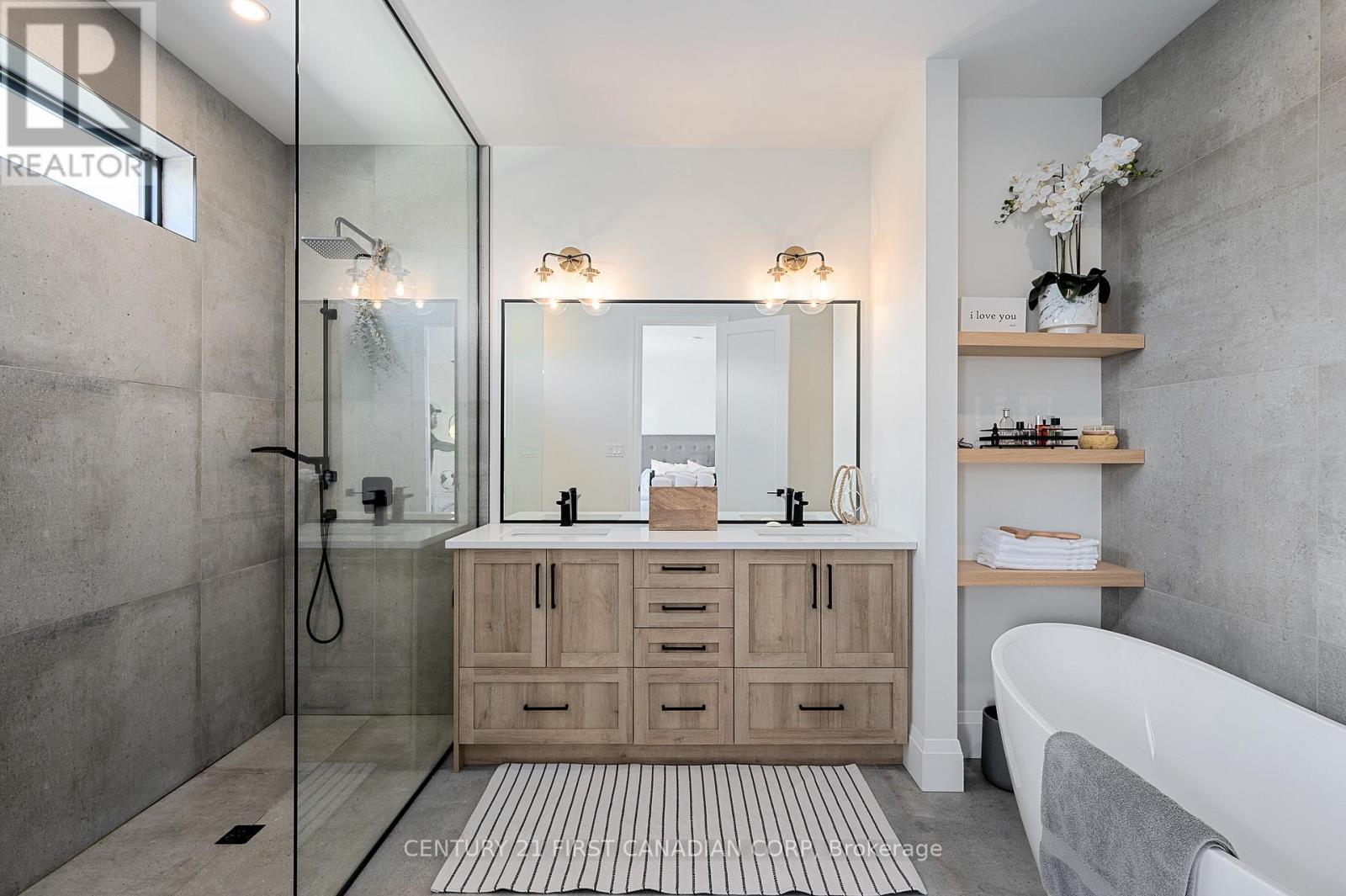 868 White Pine Street, London North (North S), ON - Indoor Photo Showing Bathroom