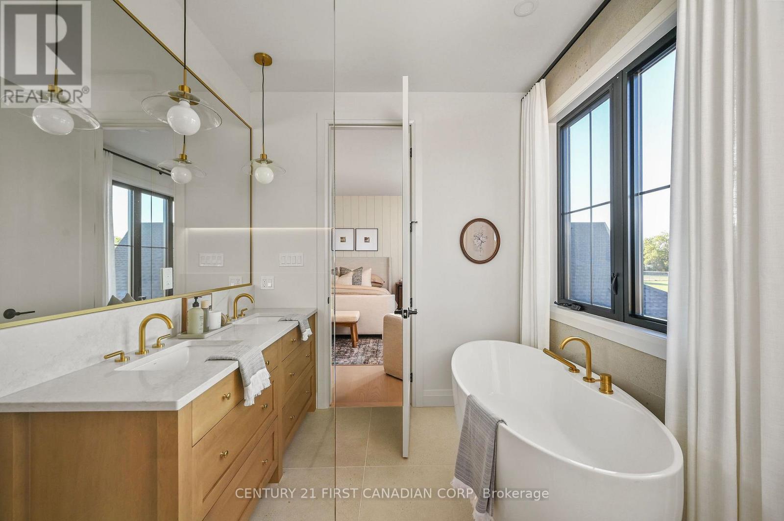 855 White Pine Street, London North (North S), ON - Indoor Photo Showing Bathroom