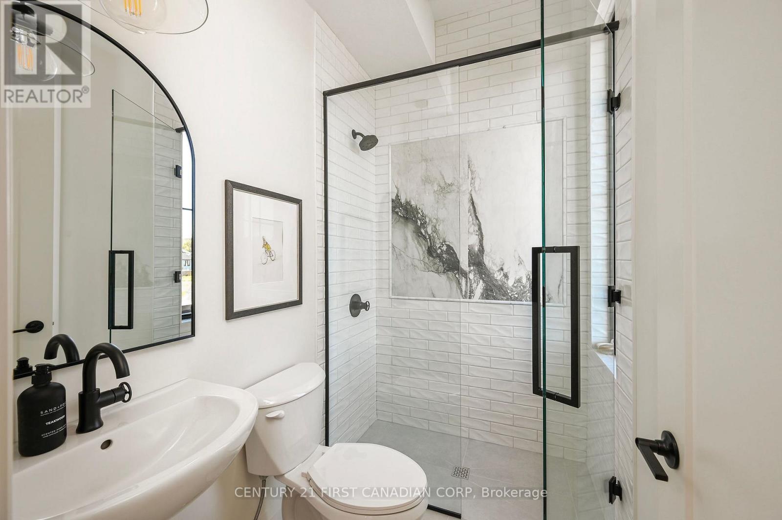 855 White Pine Street, London North (North S), ON - Indoor Photo Showing Bathroom