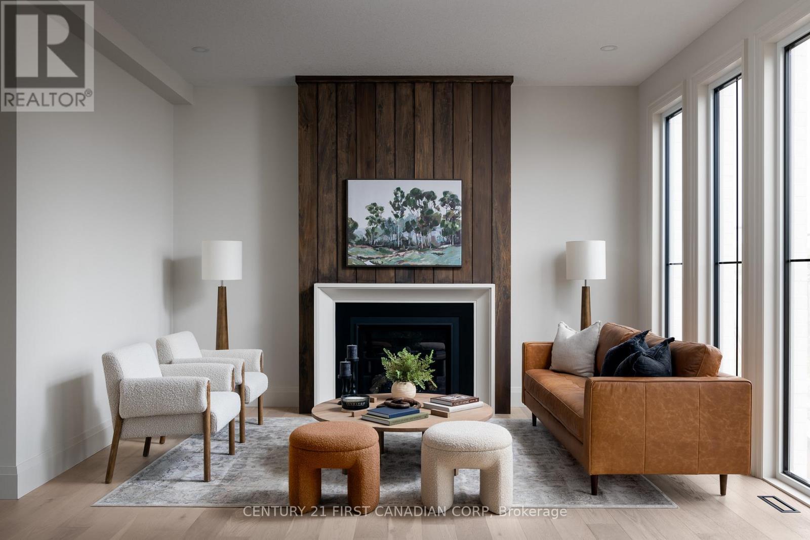 871 White Pine Street, London North (North S), ON - Indoor Photo Showing Living Room With Fireplace