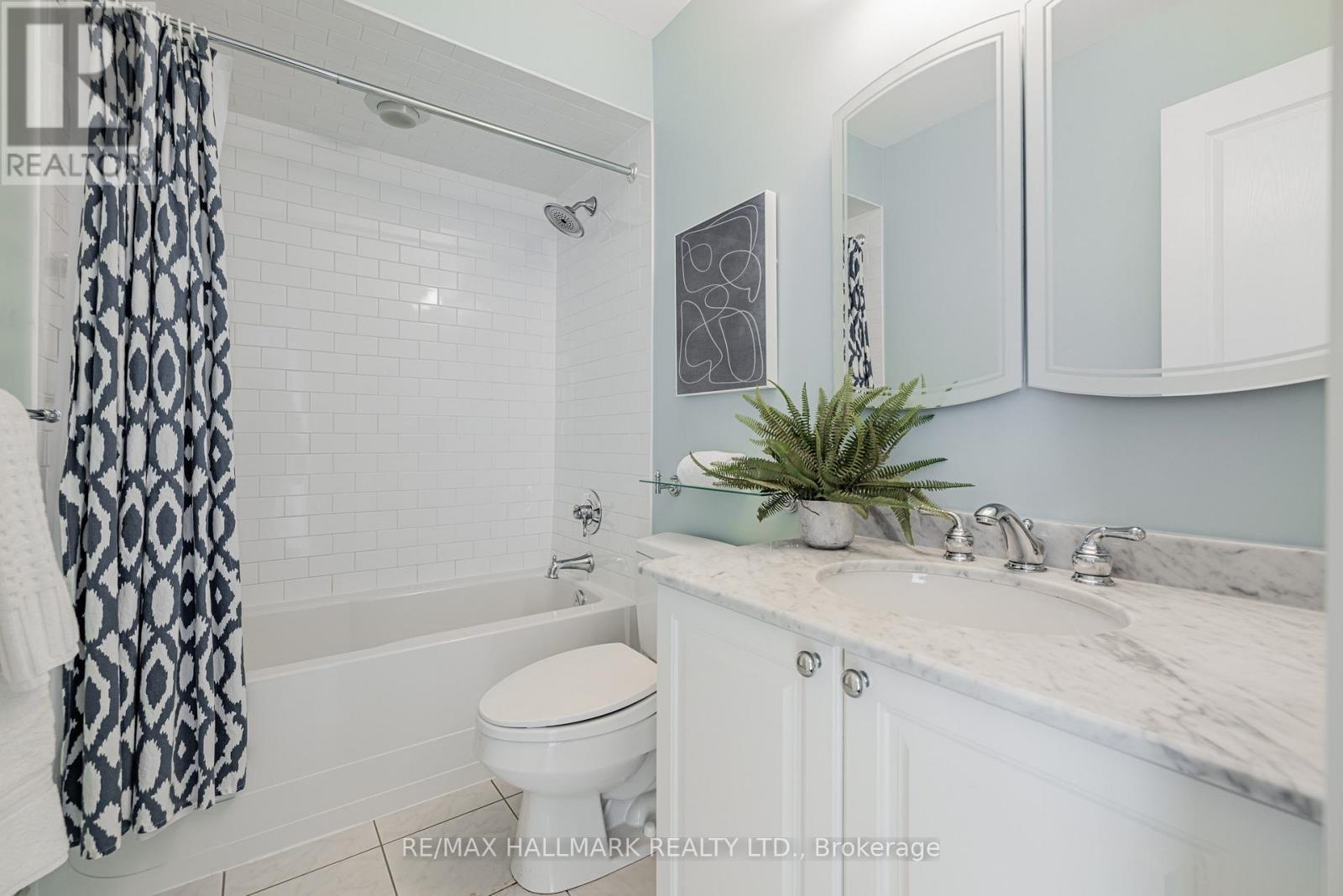 48 Stonecliffe Crescent, Aurora, ON - Indoor Photo Showing Bathroom