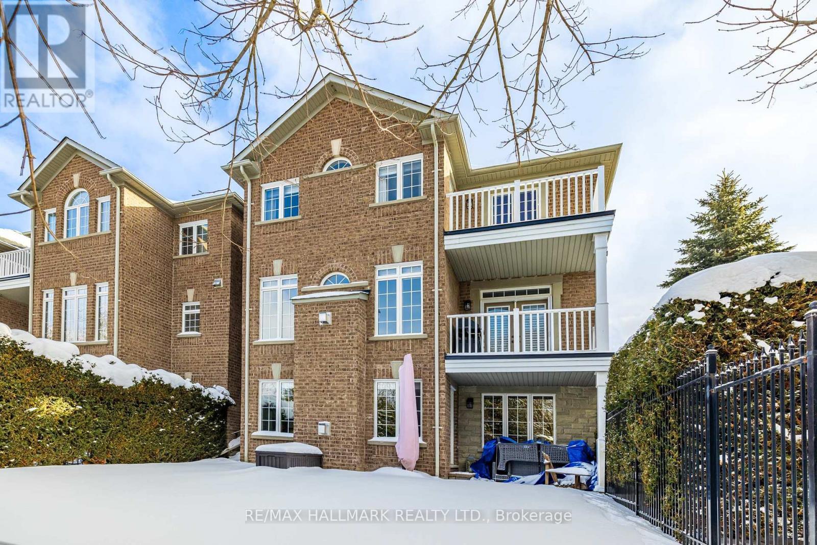 48 Stonecliffe Crescent, Aurora, ON - Outdoor With Balcony