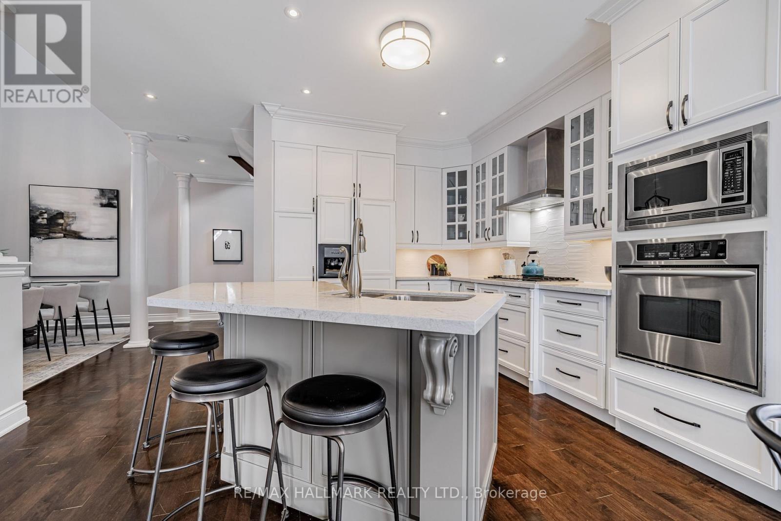 48 Stonecliffe Crescent, Aurora, ON - Indoor Photo Showing Kitchen With Stainless Steel Kitchen With Upgraded Kitchen
