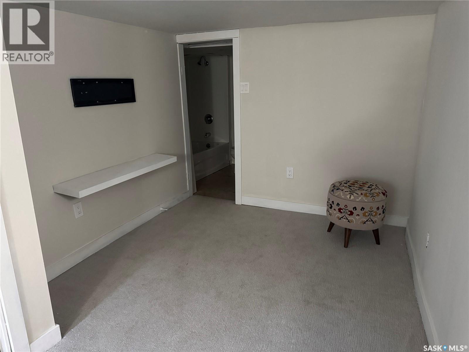 3027 Robinson Street, Regina, SK - Indoor