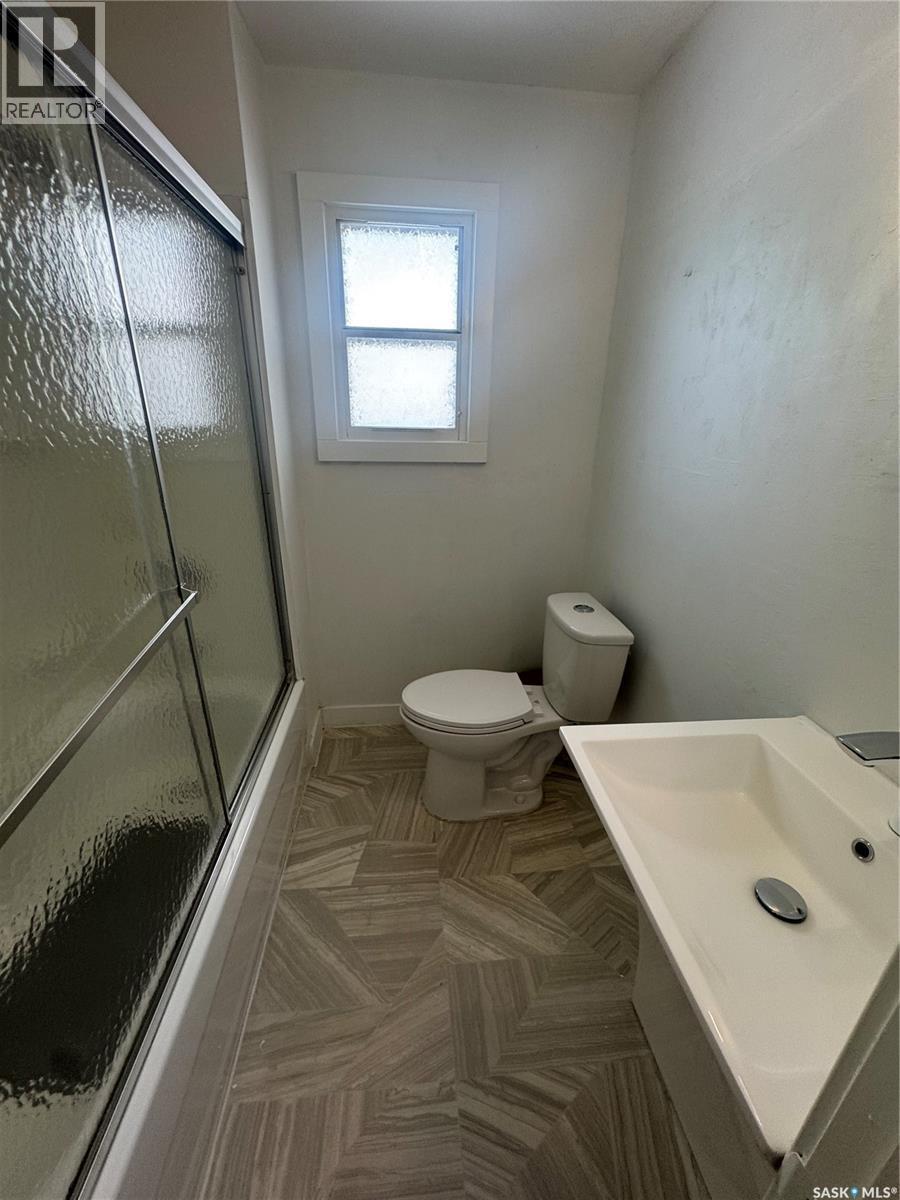 3027 Robinson Street, Regina, SK - Indoor Photo Showing Bathroom