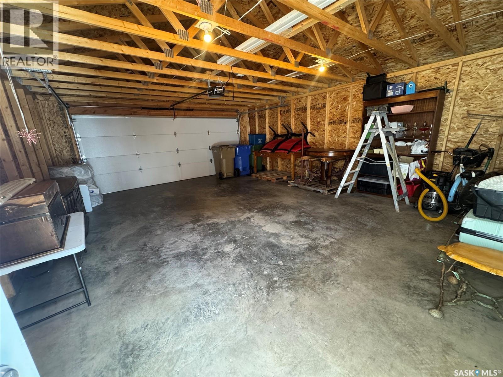 3027 Robinson Street, Regina, SK - Indoor Photo Showing Garage