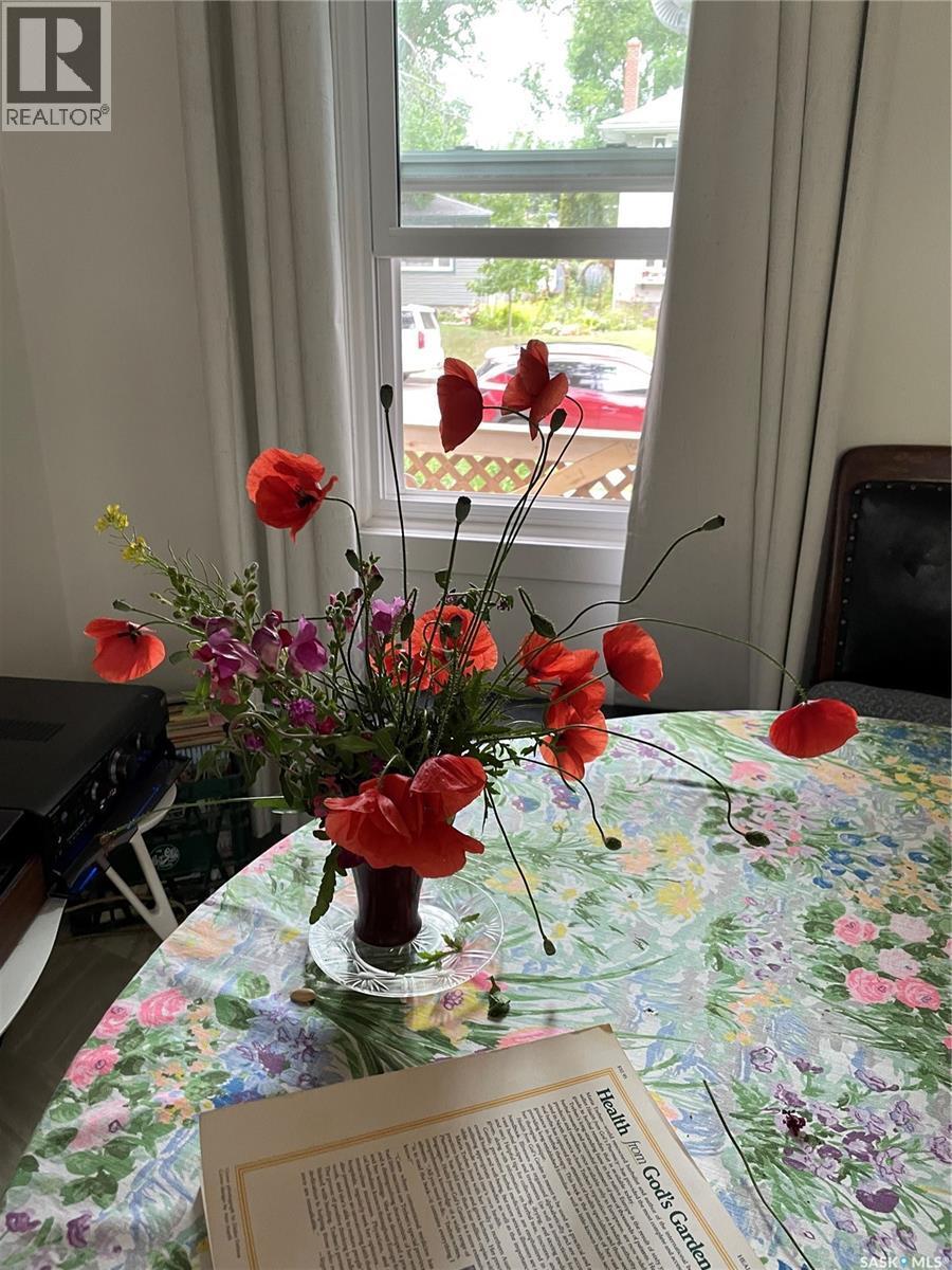 3027 Robinson Street, Regina, SK - Indoor