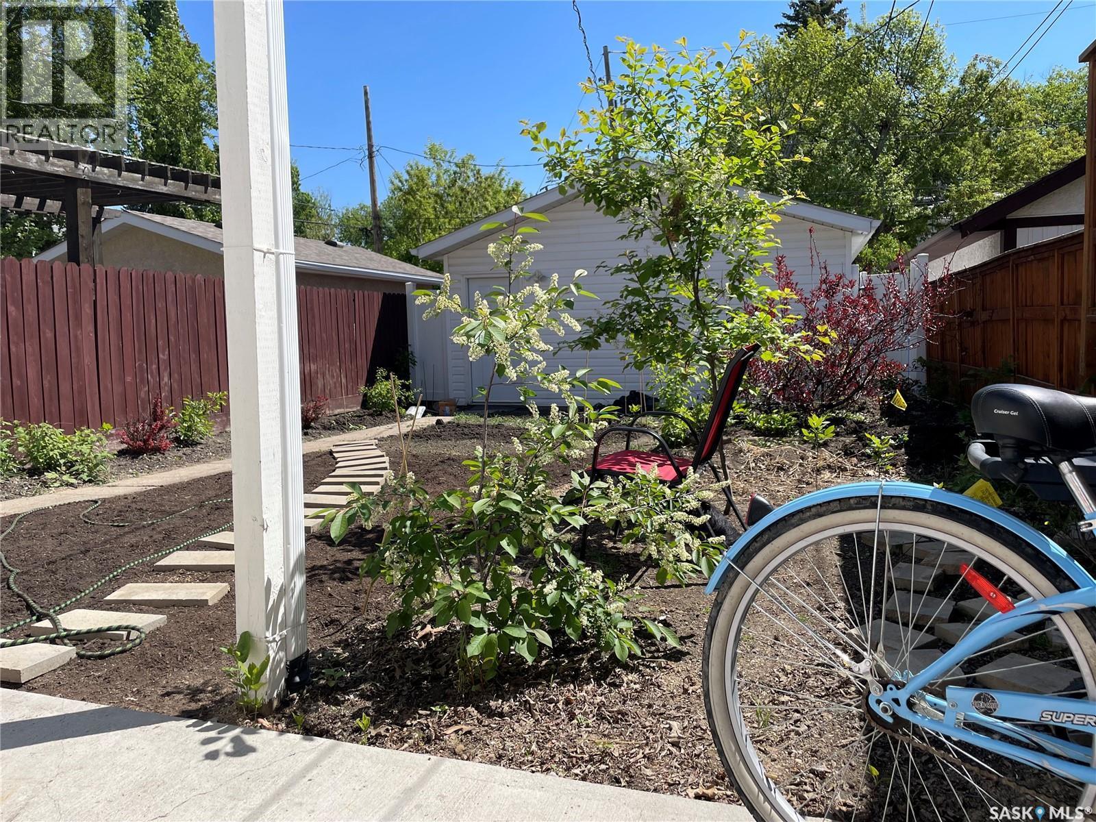 3027 Robinson Street, Regina, SK - Outdoor