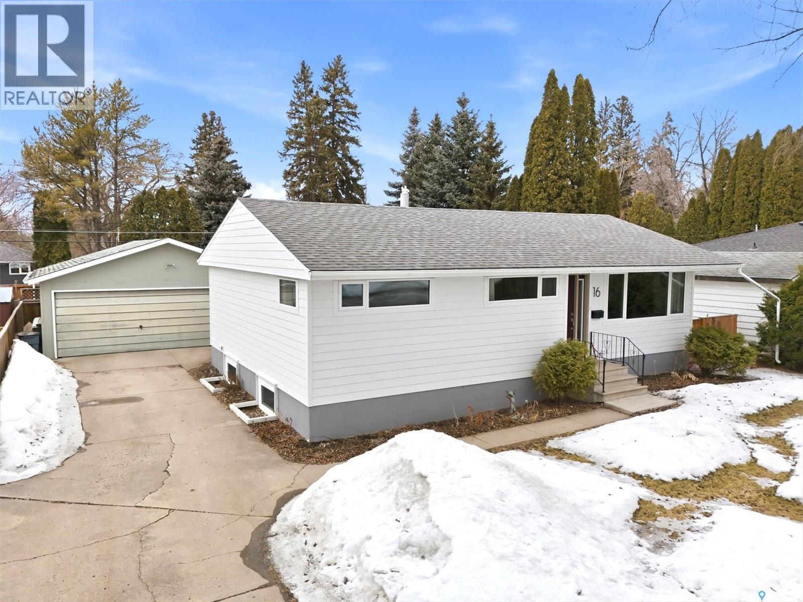 16 Pinder Crescent, Saskatoon, SK - Outdoor