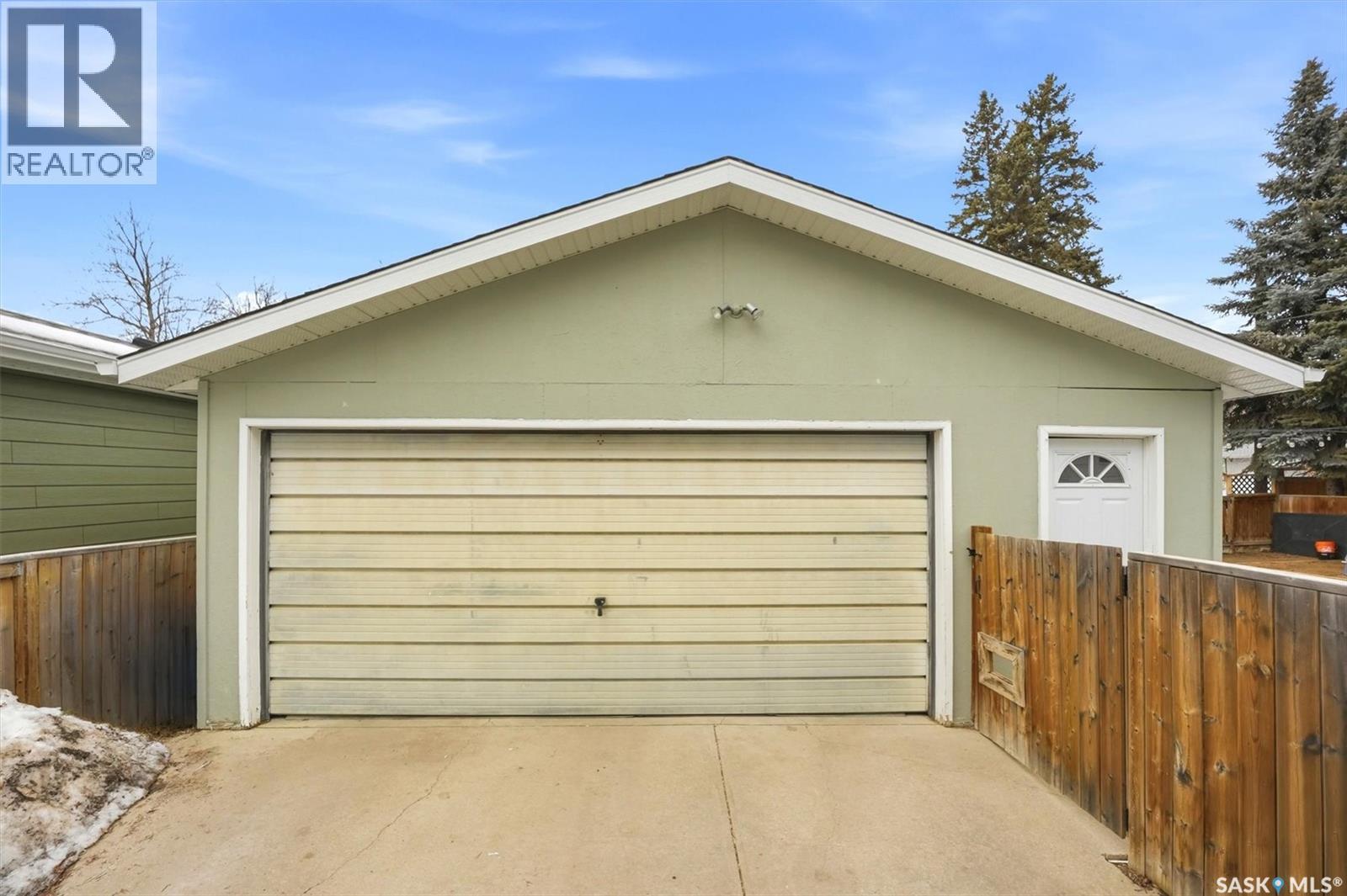 16 Pinder Crescent, Saskatoon, SK - Outdoor With Exterior