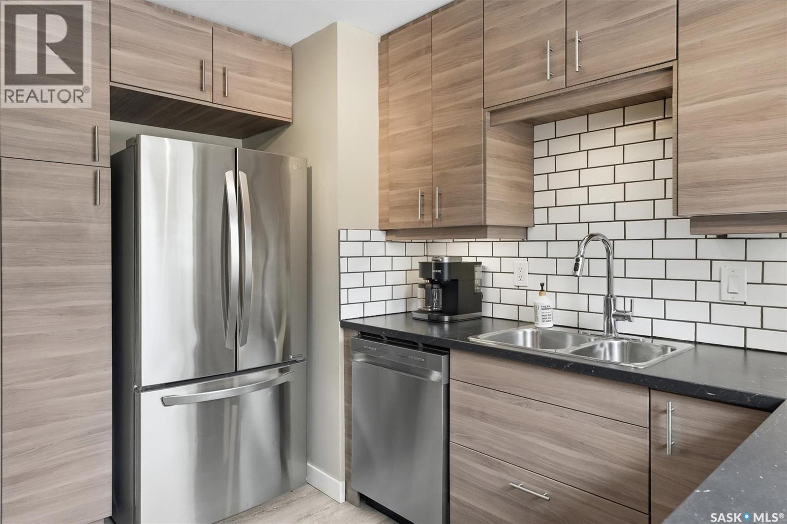 16 Pinder Crescent, Saskatoon, SK - Indoor Photo Showing Kitchen With Stainless Steel Kitchen With Double Sink