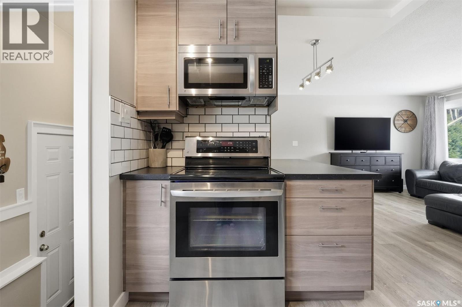 16 Pinder Crescent, Saskatoon, SK - Indoor Photo Showing Kitchen