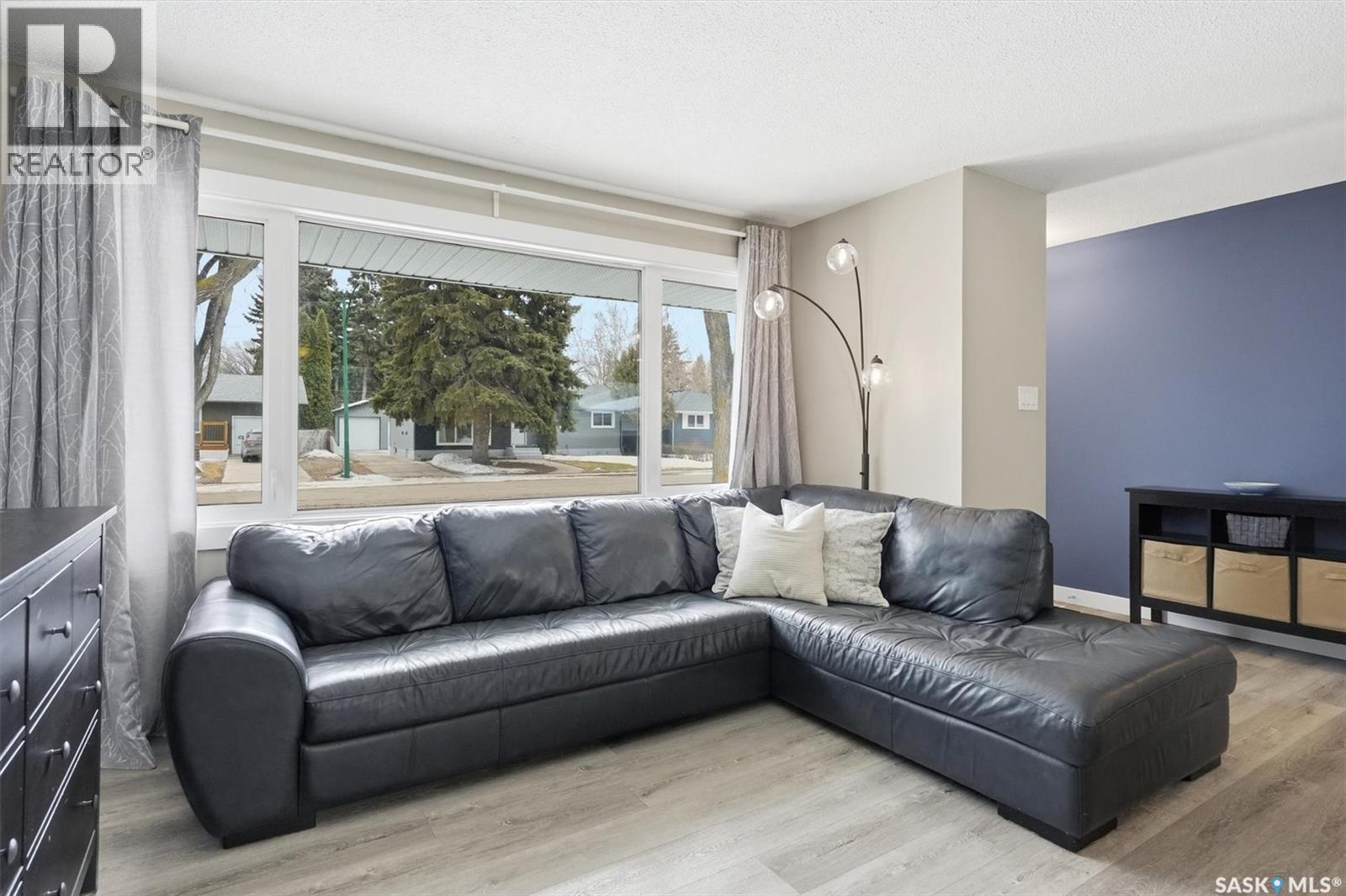 16 Pinder Crescent, Saskatoon, SK - Indoor Photo Showing Living Room