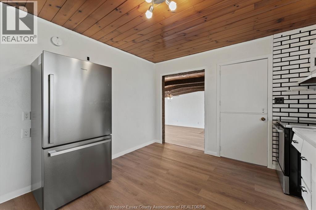 5740 Baseline Road, Windsor, ON - Indoor Photo Showing Kitchen