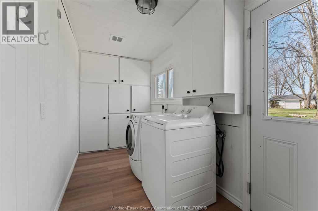 5740 Baseline Road, Windsor, ON - Indoor Photo Showing Laundry Room
