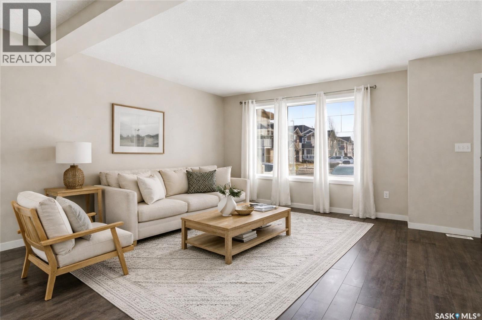 2 5752 Gordon Road, Regina, SK - Indoor Photo Showing Living Room