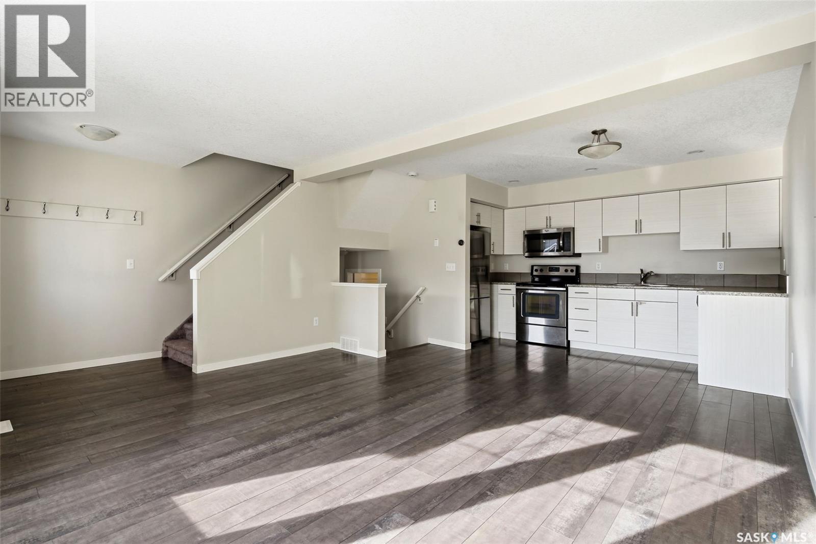 2 5752 Gordon Road, Regina, SK - Indoor Photo Showing Kitchen
