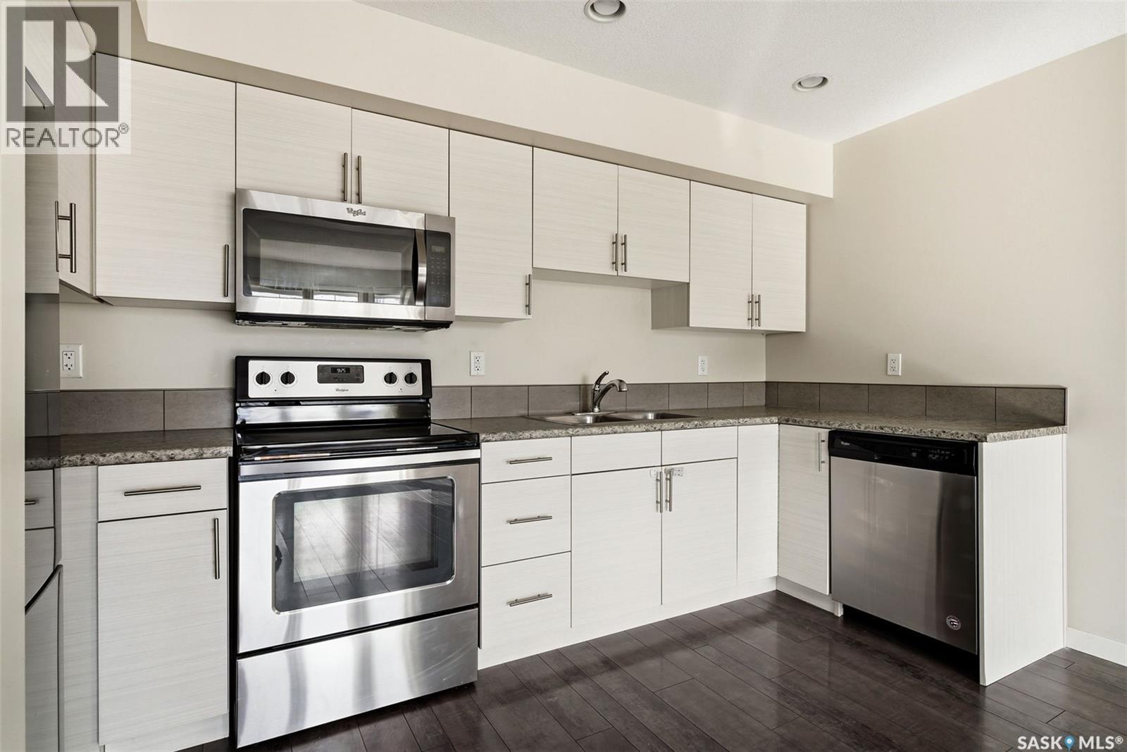 2 5752 Gordon Road, Regina, SK - Indoor Photo Showing Kitchen With Double Sink