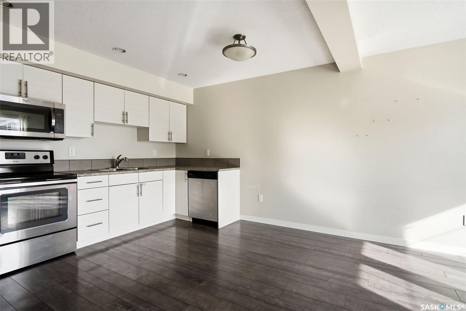 2 5752 Gordon Road, Regina, SK - Indoor Photo Showing Kitchen