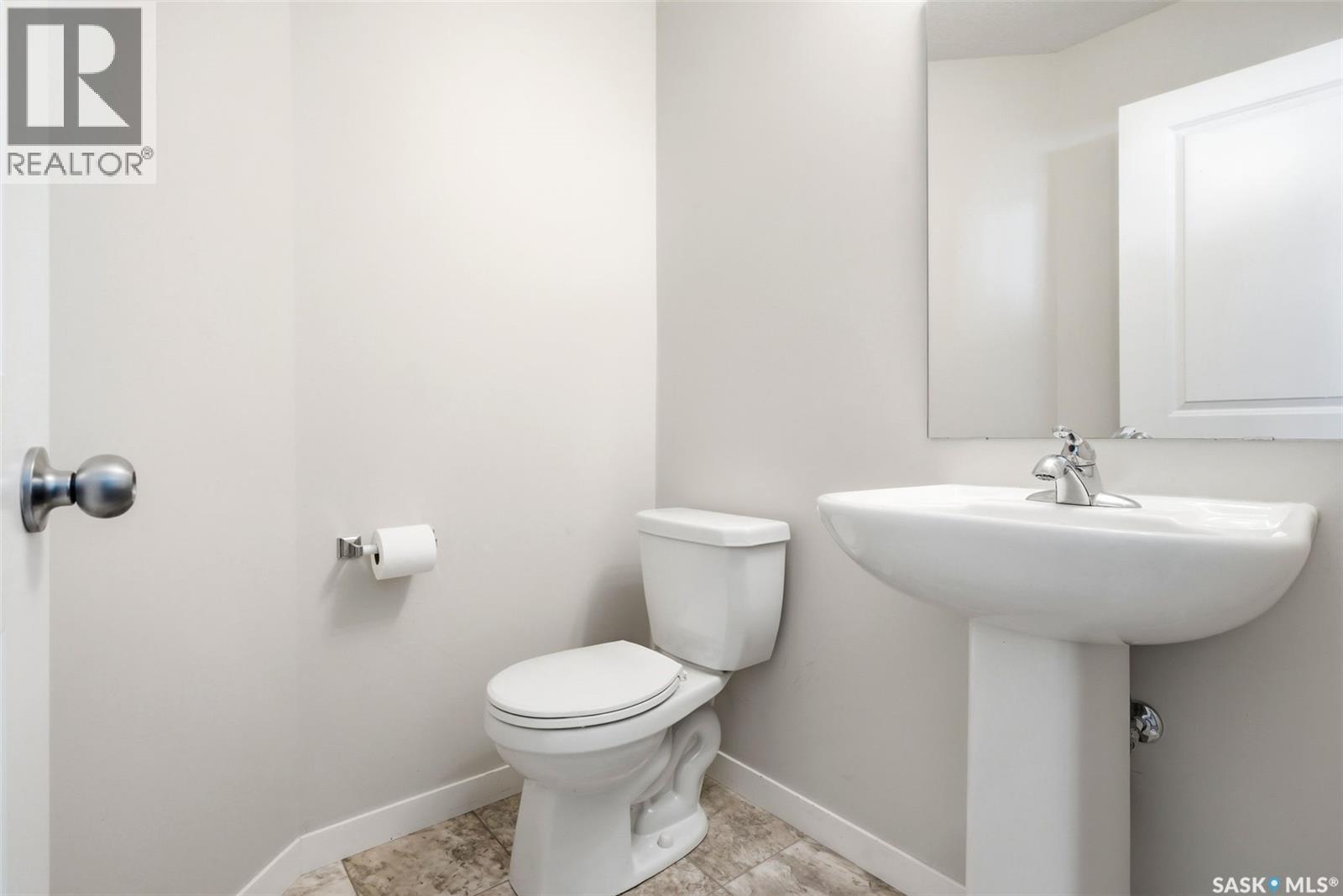 2 5752 Gordon Road, Regina, SK - Indoor Photo Showing Bathroom