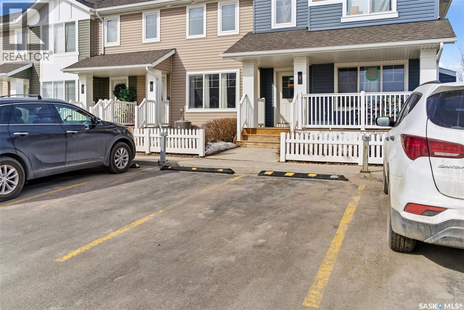 2 5752 Gordon Road, Regina, SK - Outdoor With Facade