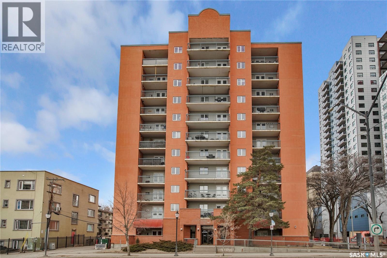 902 405 5Th Avenue, Saskatoon, SK - Outdoor With Balcony With Facade