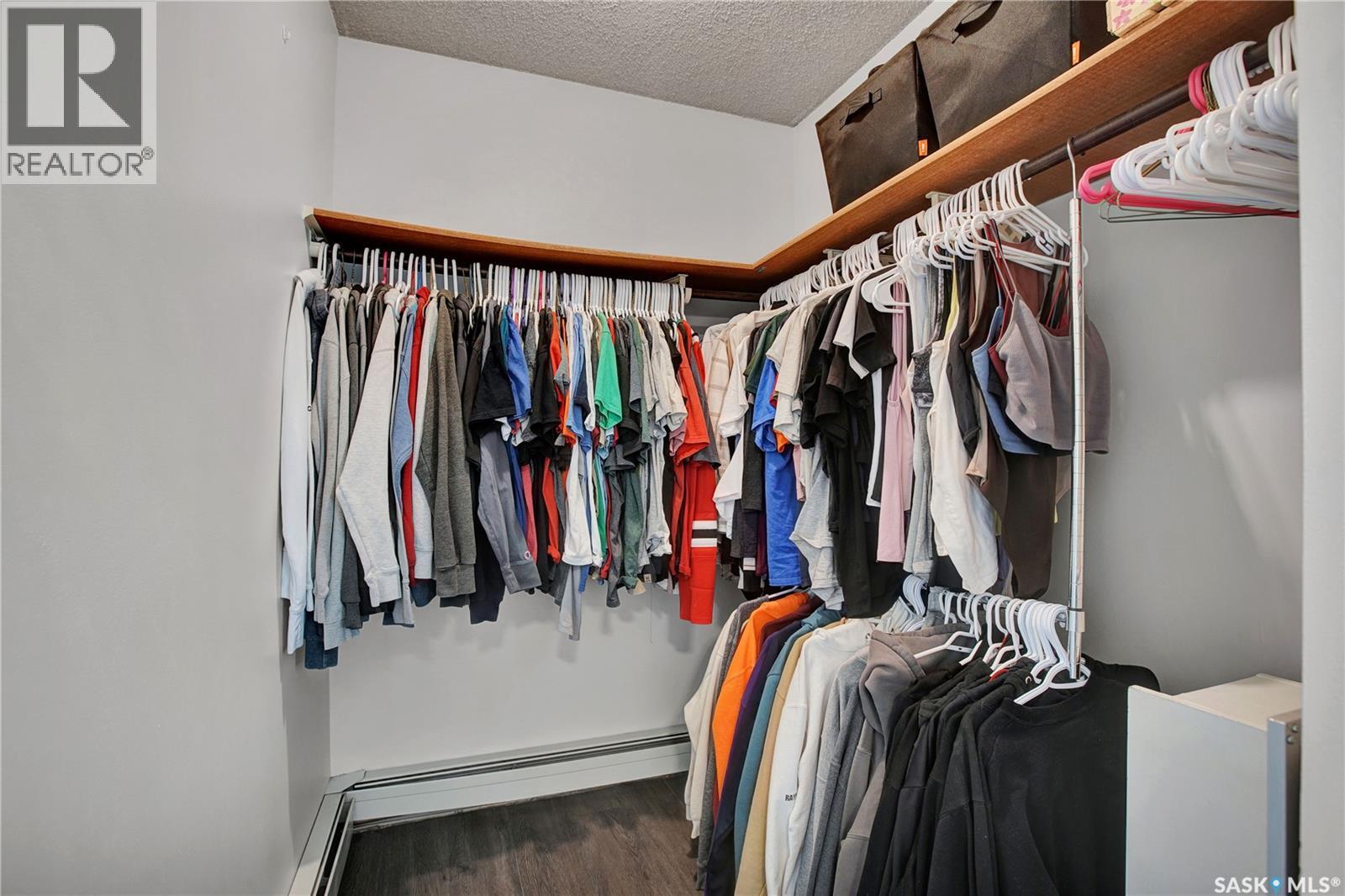 902 405 5Th Avenue, Saskatoon, SK - Indoor With Storage