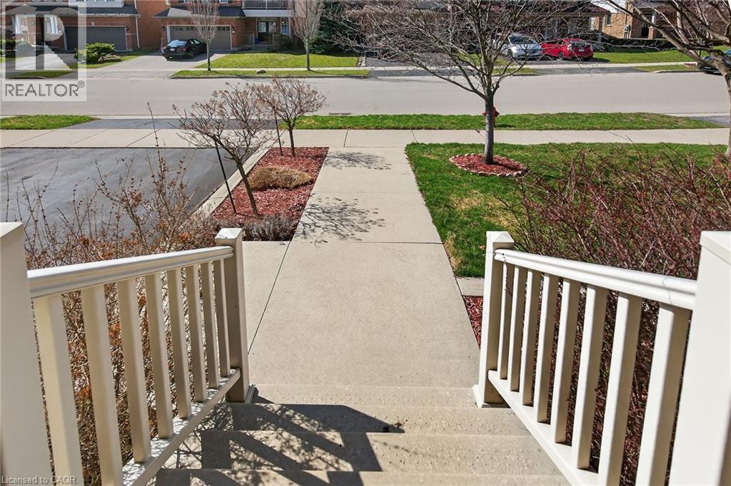 View of yard with a residential view - 97 Sirente Drive, Hamilton, ON - Outdoor