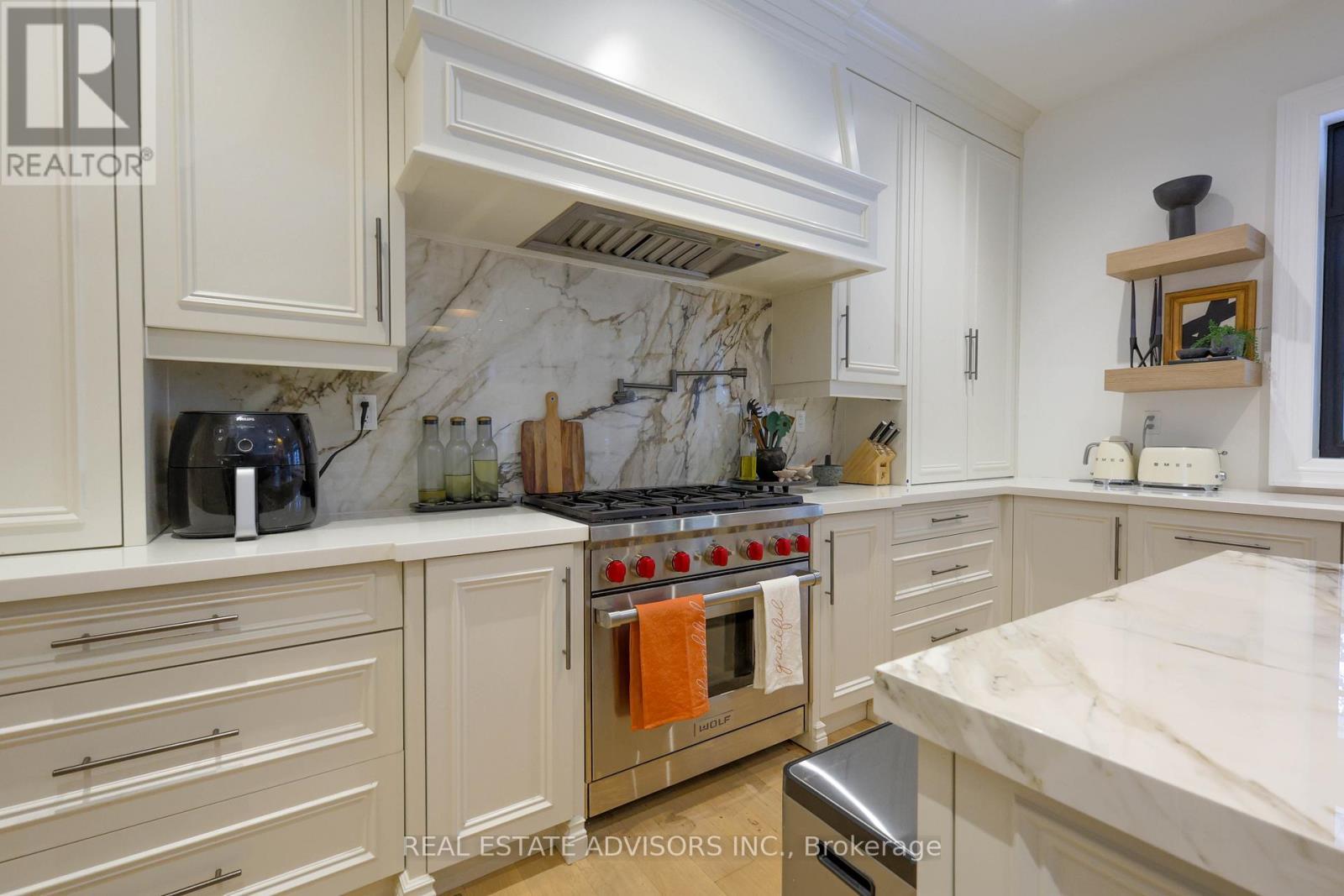 20 Arrowstook Road, Toronto, ON - Indoor Photo Showing Kitchen
