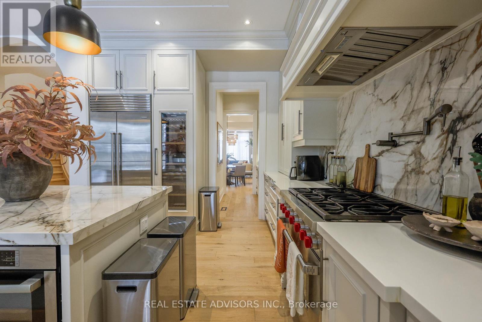 20 Arrowstook Road, Toronto, ON - Indoor Photo Showing Kitchen