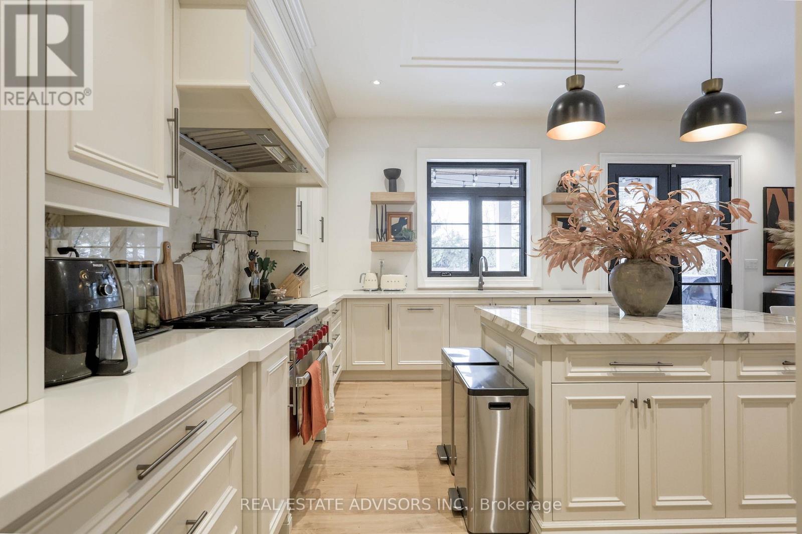 20 Arrowstook Road, Toronto, ON - Indoor Photo Showing Kitchen