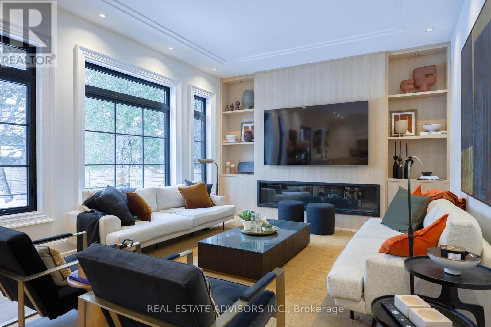 20 Arrowstook Road, Toronto, ON - Indoor Photo Showing Living Room