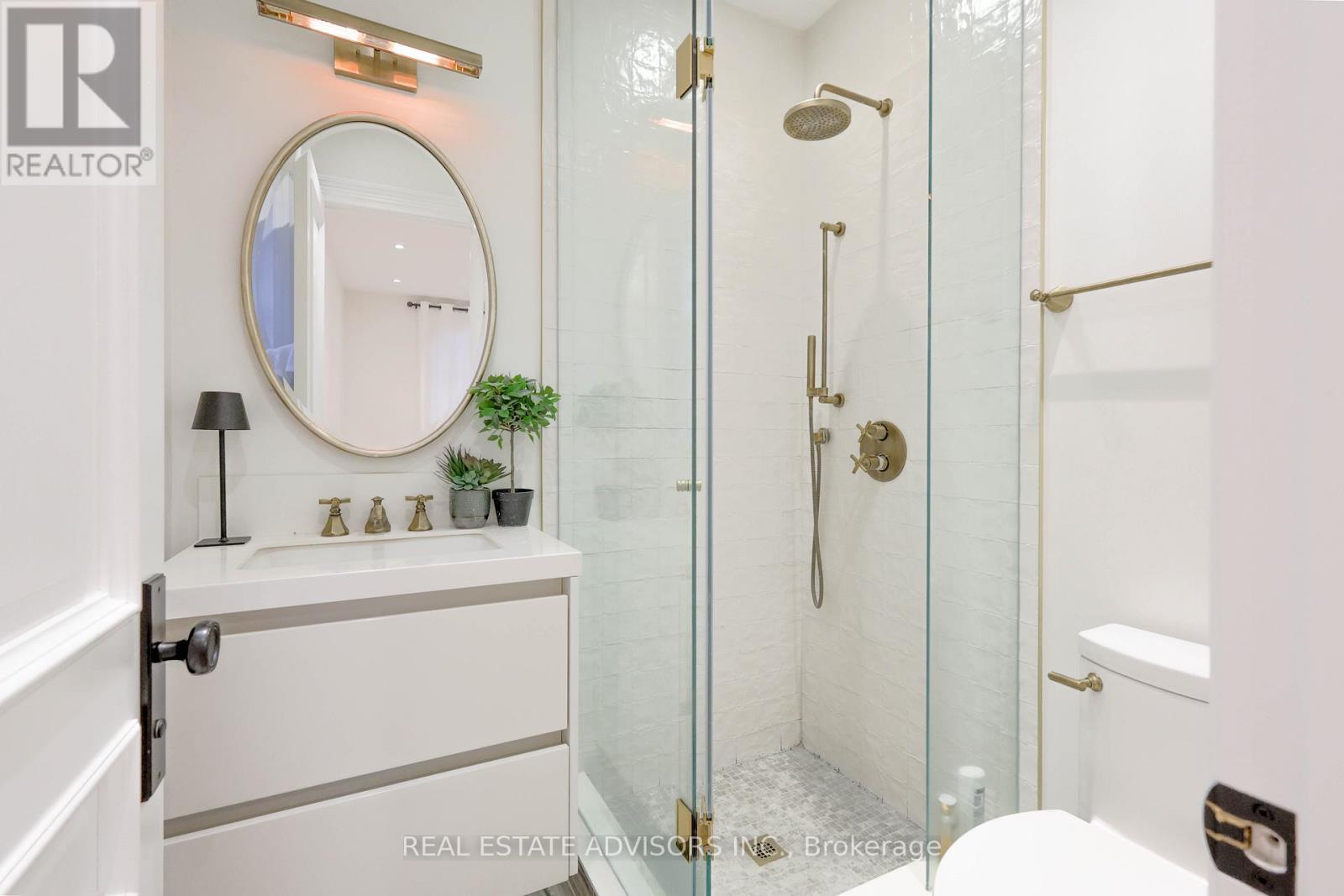 20 Arrowstook Road, Toronto, ON - Indoor Photo Showing Bathroom