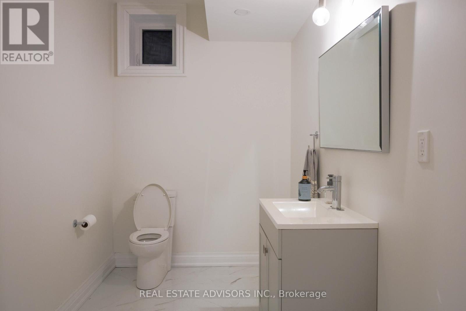 20 Arrowstook Road, Toronto, ON - Indoor Photo Showing Bathroom