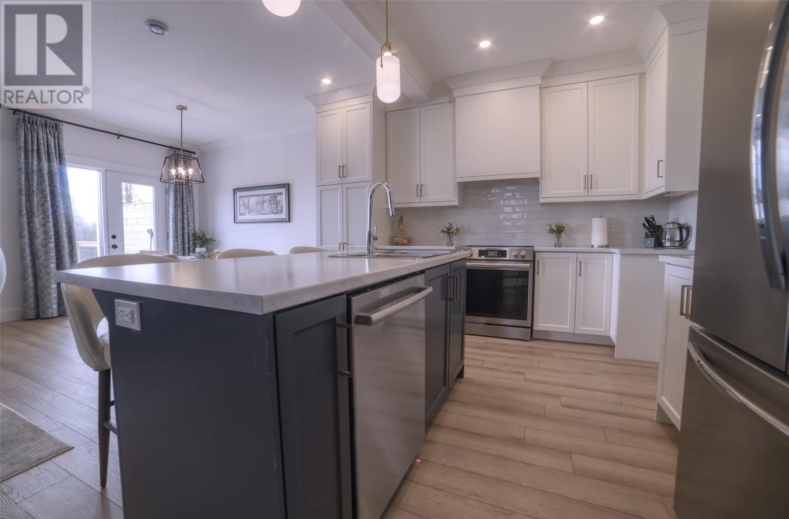 35 Donegal Run, St. John’S, NL - Indoor Photo Showing Kitchen With Stainless Steel Kitchen With Upgraded Kitchen