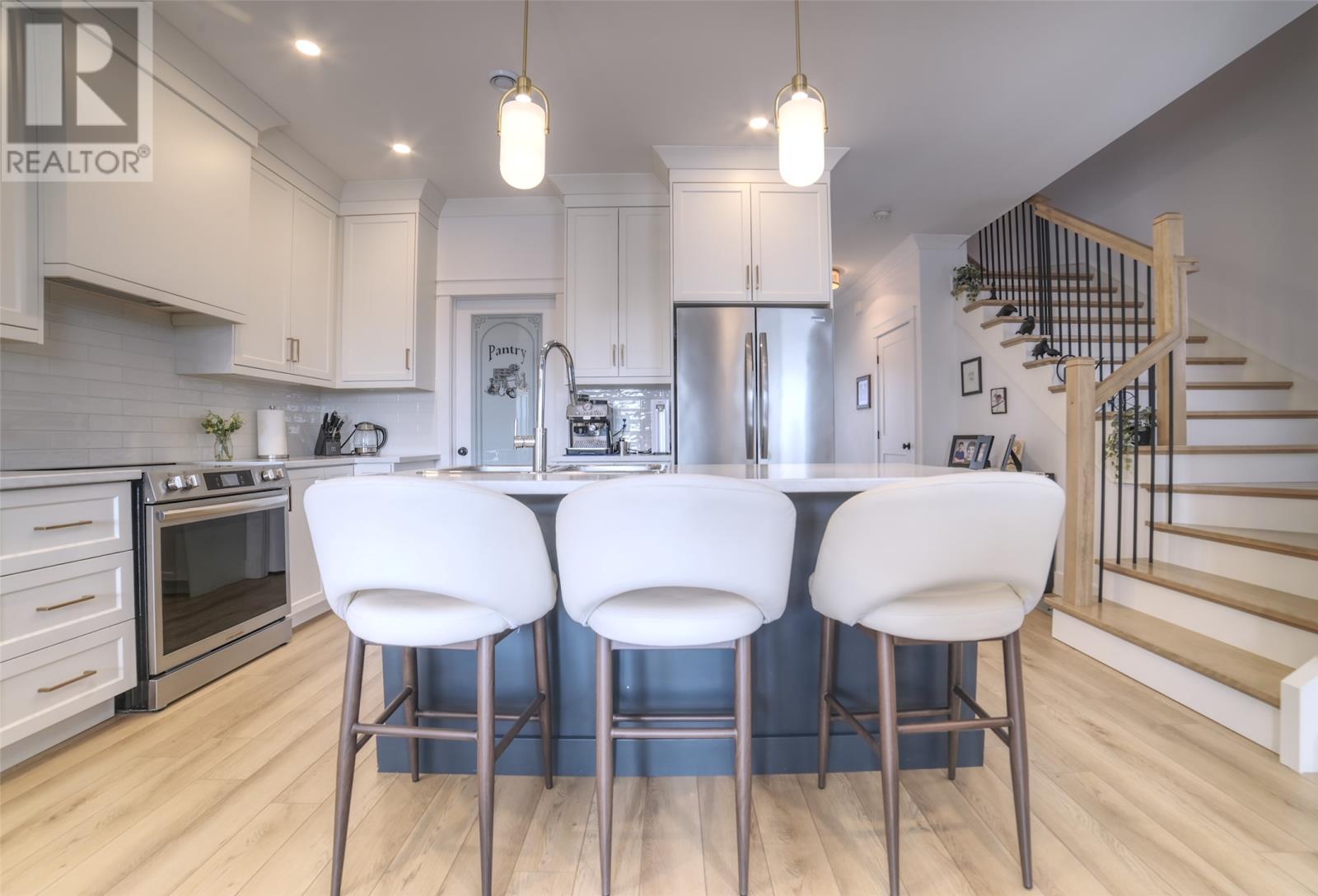 35 Donegal Run, St. John’S, NL - Indoor Photo Showing Kitchen With Stainless Steel Kitchen With Upgraded Kitchen