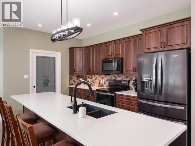 348 Dusty Trail, Whitehorse North, YT - Indoor Photo Showing Kitchen With Double Sink