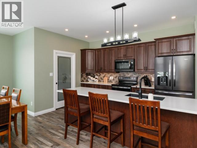 348 Dusty Trail, Whitehorse North, YT - Indoor Photo Showing Kitchen