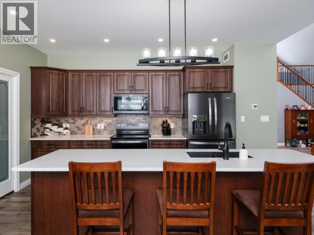 348 Dusty Trail, Whitehorse North, YT - Indoor Photo Showing Kitchen