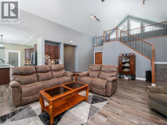 348 Dusty Trail, Whitehorse North, YT - Indoor Photo Showing Living Room