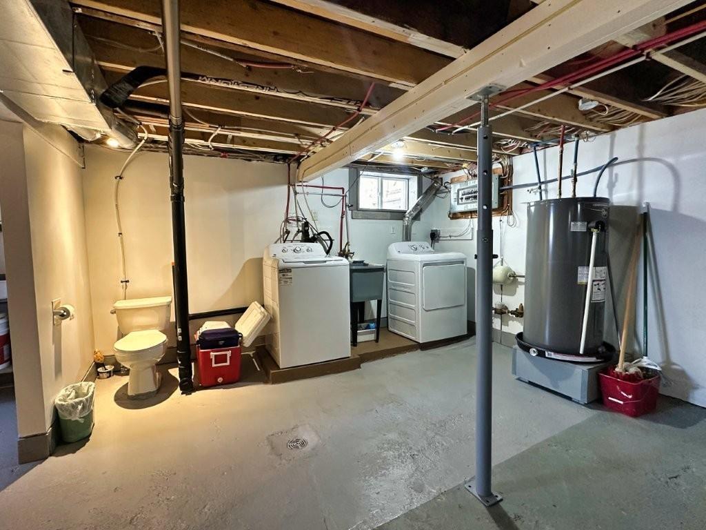 77 Prospect Ave, Thunder Bay, ON - Indoor Photo Showing Laundry Room