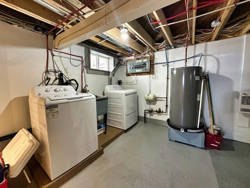 77 Prospect Ave, Thunder Bay, ON - Indoor Photo Showing Laundry Room